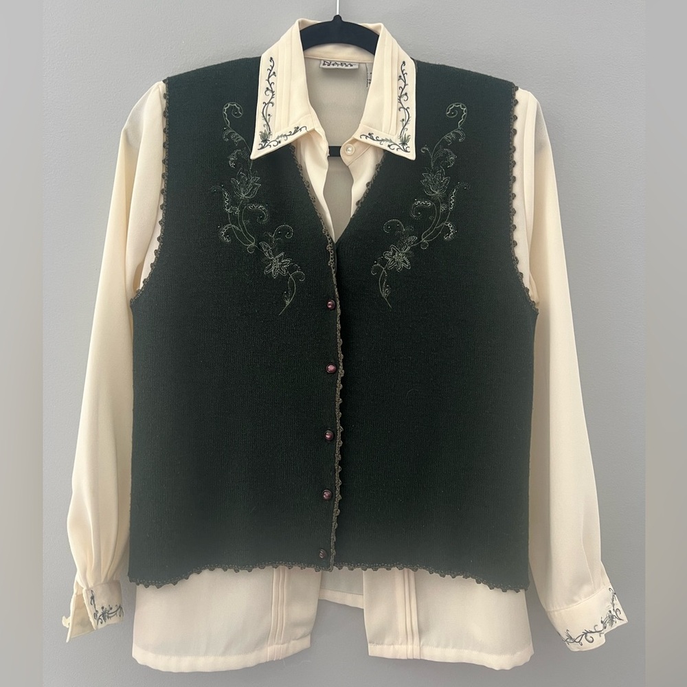 🦋Vintage Hand Embroidered Napa Studio Petite Blouse with Knit Vest, Size 4🦋